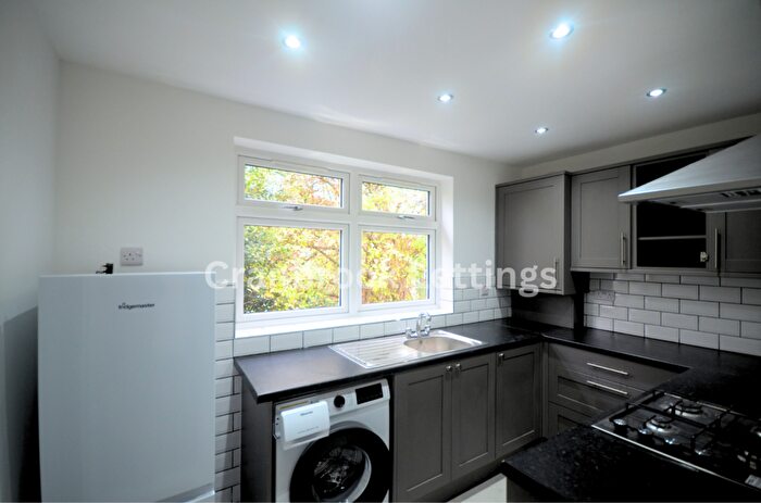 2 Bedroom Flat To Rent In New North Road, IG6