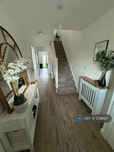 4 Bedroom Semi-Detached House To Rent In Willow Chase, Leeds, LS7