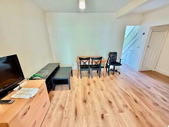 4 Bedroom Terraced House To Rent In Maple Grove, Southall, Middlesex, UB1