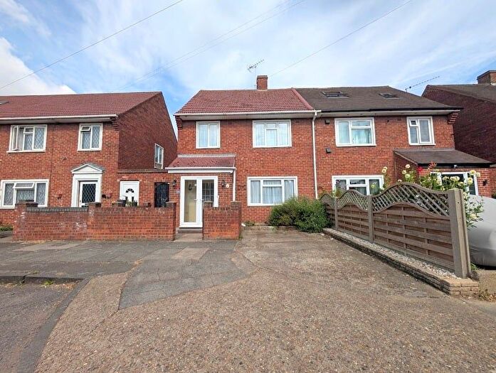 3 Bedroom Semi-Detached House For Sale In Arundel Road, Hounslow, TW4