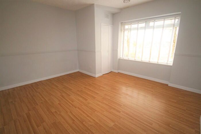 2 Bedroom Flat To Rent In Gantock Crescent, Bedroom Unfurnished Apartment, Cranhill - Available //, G33