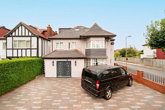 6 Bedroom House To Rent In Foscote Road, London, NW4