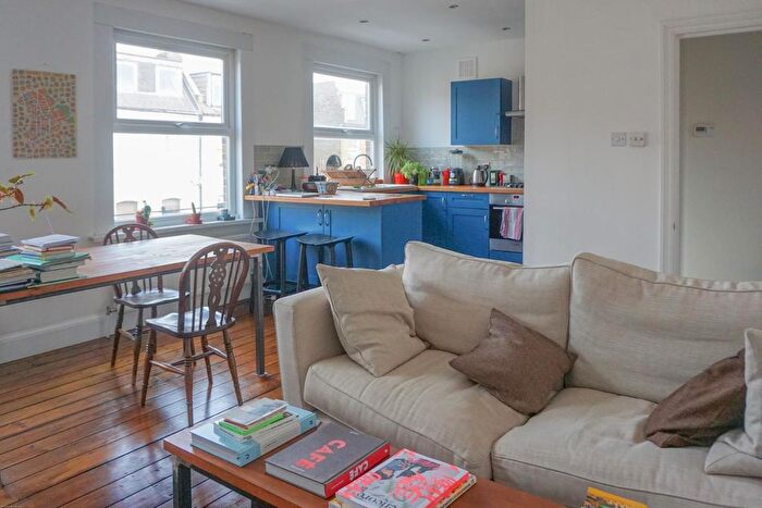 2 Bedroom Flat To Rent In Adolphus Road, London, N4