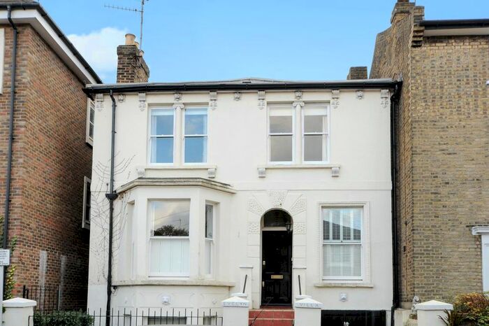 2 Bedroom Flat To Rent In Evelyn Road, Richmond, TW9
