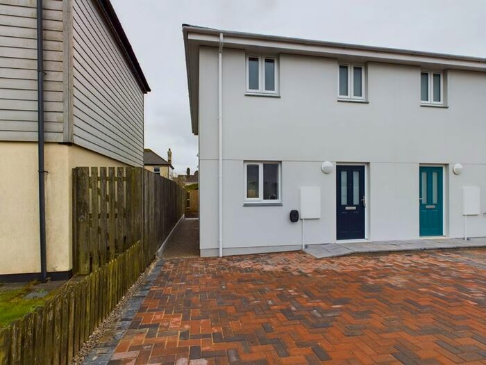 3 Bedroom Property For Sale In Kemp Close, Four Lanes, Redruth, TR16