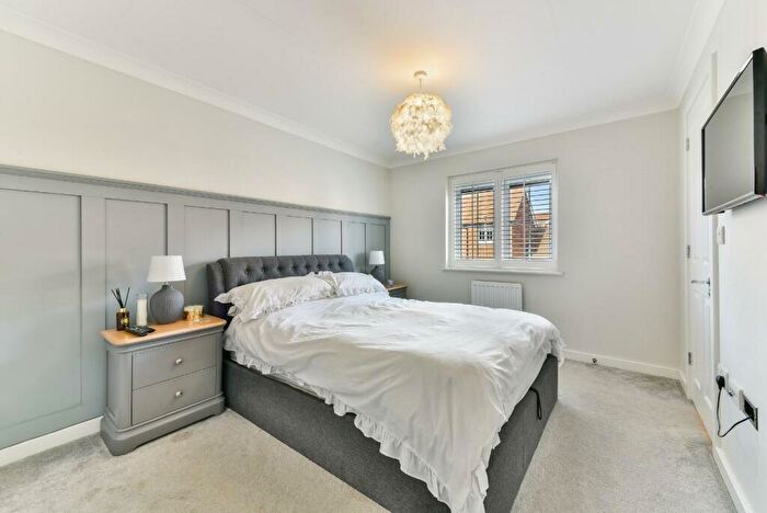 3 Bedroom End Of Terrace House For Sale In Hayton Crescent, Tadworth, KT20