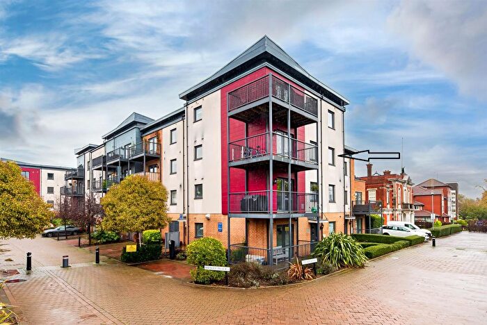3 Bedroom Flat For Sale In Shingly Place, North Chingford, E4