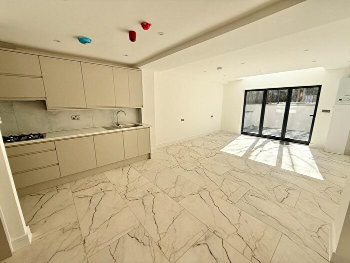 1 Bedroom Studio To Rent In Old Kent Road, London, SE1