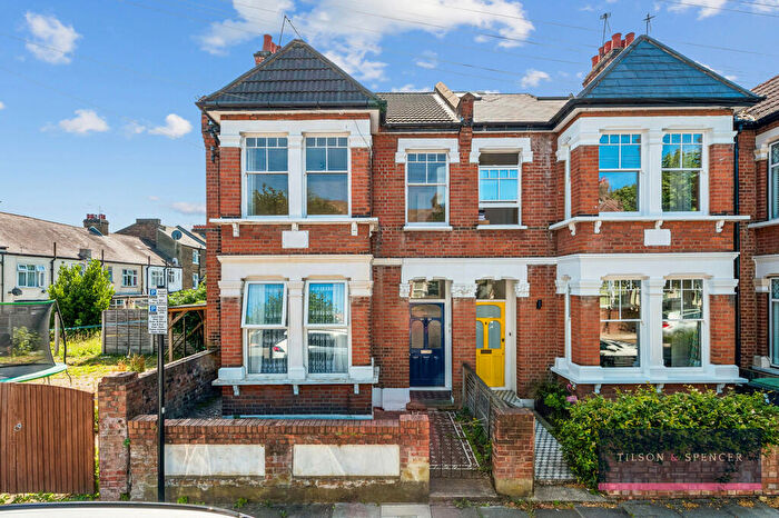 2 Bedroom Flat For Sale In Elmhurst Road, London, N17