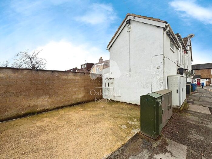 3 Bedroom Flat To Rent In Cordwallis Road, Maidenhead, SL6