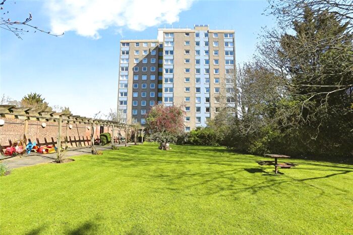 2 Bedroom Flat For Sale In Deverill Court, Avenue Road, London, SE20