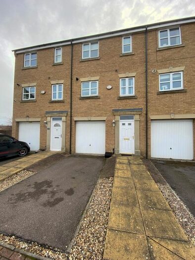 3 Bedroom Town House To Rent In Hargate Way, Hampton Hargate, Peterborough, Cambridgeshire PE7