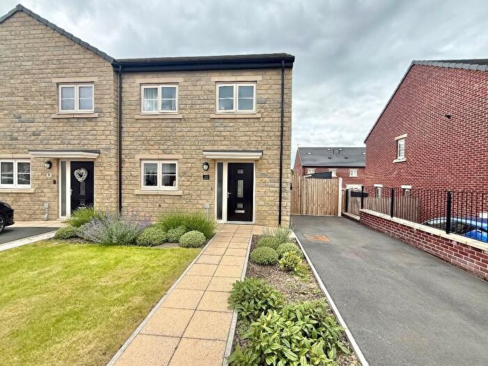 3 Bedroom Town House For Sale In Paddock View, Monk Bretton, Barnsley, S71