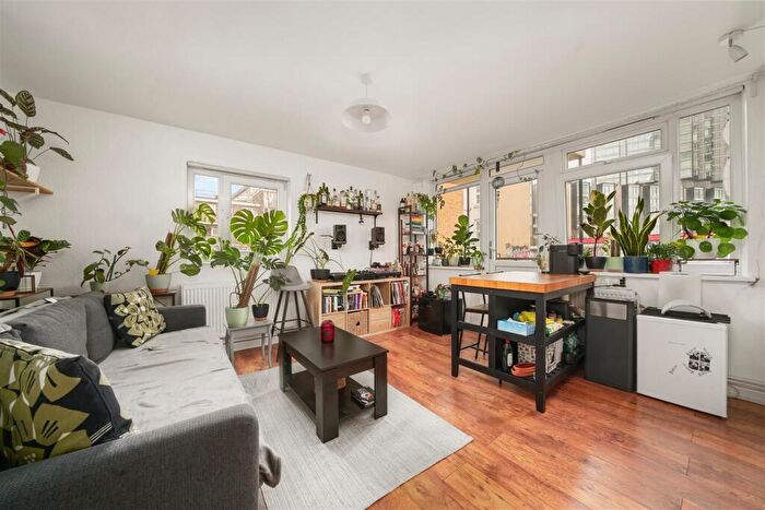 1 Bedroom Flat For Sale In Thoresby Street, Shoreditch, N1 - Photo 2
