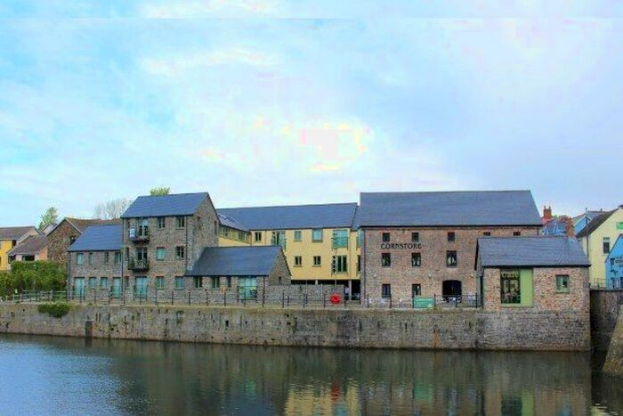 2 Bedroom Flat To Rent In North Quay Court, Pembroke, SA71