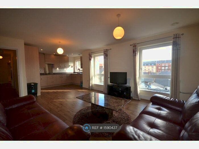 2 Bedroom Flat To Rent In Friary Court, Reading, RG1