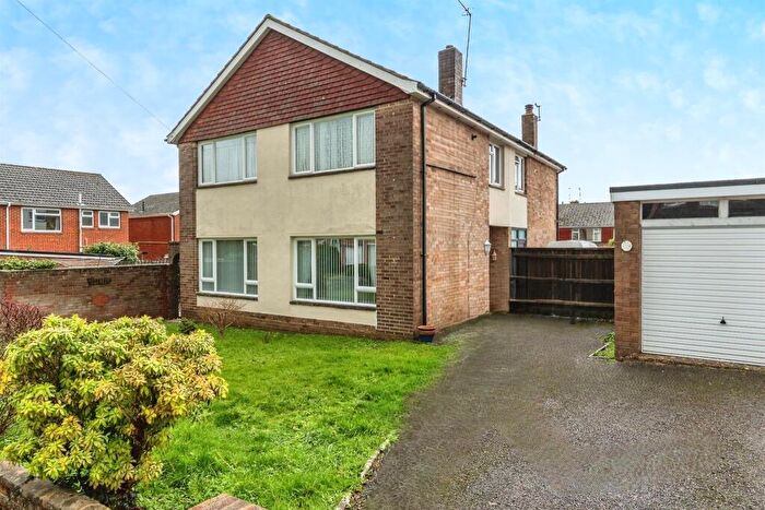 3 Bedroom Semi-Detached House For Sale In Kennett Close, Romsey, SO51