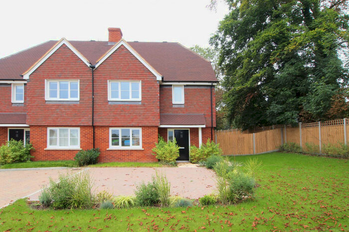 3 Bedroom Semi-Detached House To Rent In Skylark Close, Ewell, Surrey, KT17