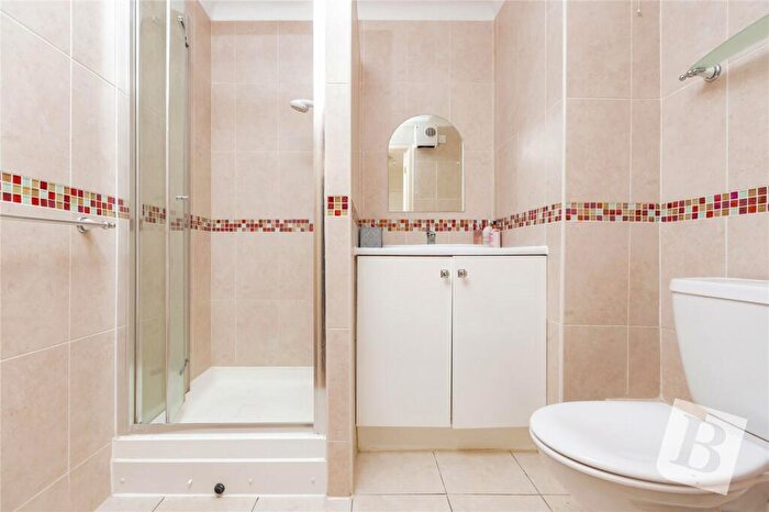 1 Bedroom Apartment For Sale In Junction Road, Romford, RM1