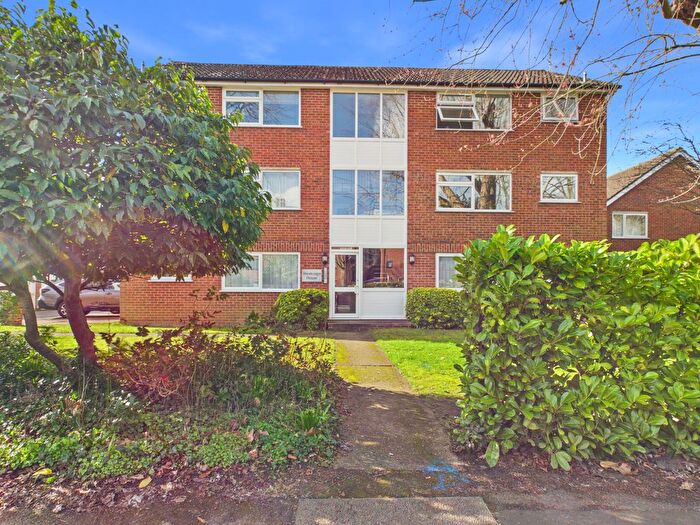 1 Bedroom Flat To Rent In Ray Park Avenue, Maidenhead, Berkshire, SL6