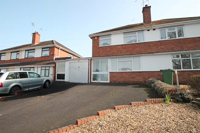 3 Bedroom Semi Detached House For Sale In Lansdowne Road, Hayley Green, Halesowen, B63