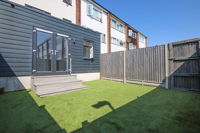 1 Bedroom Flat To Rent In All Saints Road, Sittingbourne, Kent, ME10