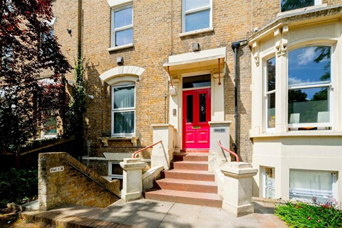 1 Bedroom Flat For Sale In Hermon Hill, Wanstead, E11