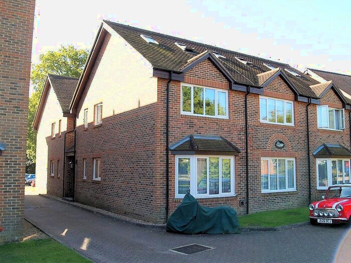 Studio To Rent In Perryfield Road, Crawley, RH11