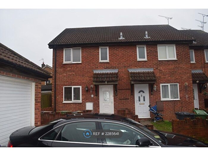 3 Bedroom End Of Terrace House To Rent In Fieldfare Green, Luton, LU4
