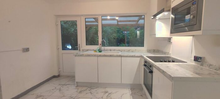 3 Bedroom Semi-Detached House To Rent In Basil Grove, Birmingham, B31