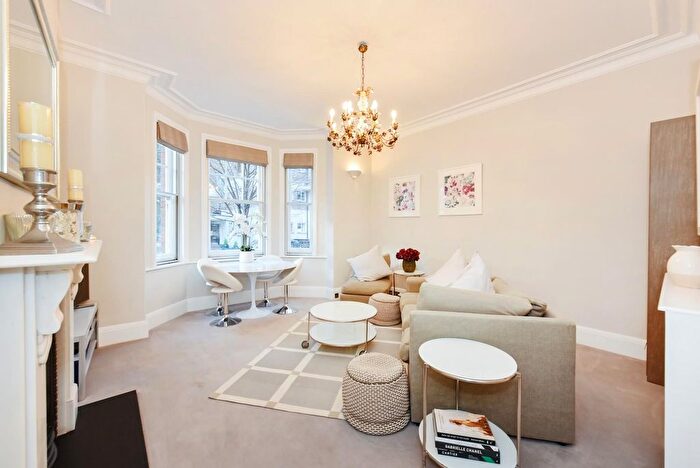 1 Bedroom Flat For Sale In Cumberland Mansions, Brown Street, Marylebone, W1H