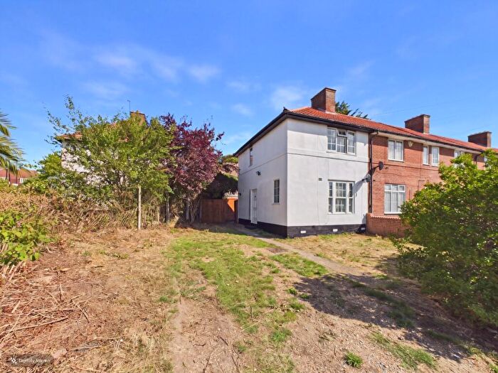 2 Bedroom Semi Detached House For Sale In Keedonwood Road, BR1