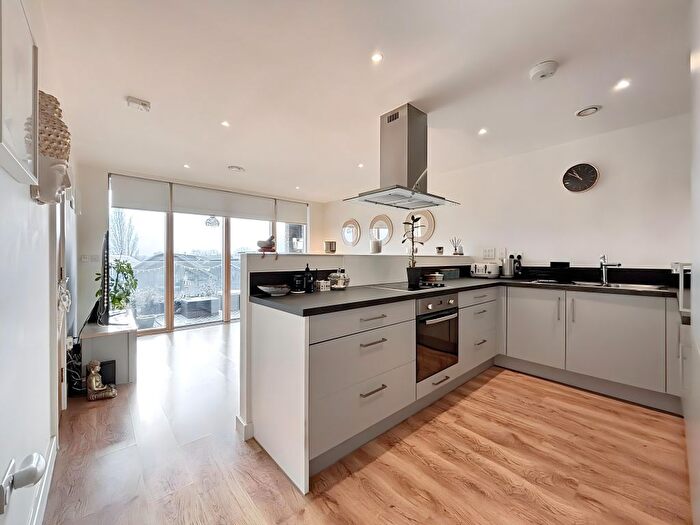 1 Bedroom Flat To Rent In Kew Bridge Road, Brentford, TW8