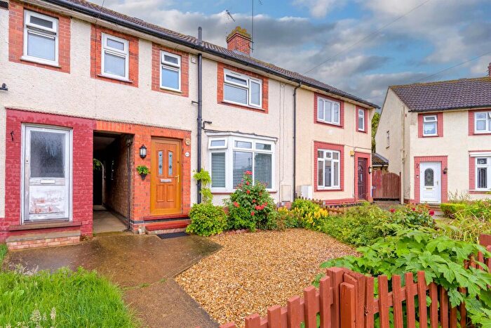 3 Bedroom Terraced House For Sale In Linden Avenue, Kettering, NN15