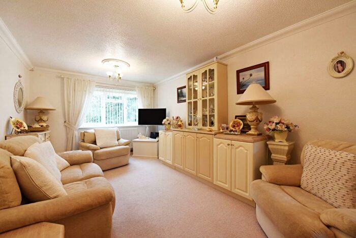 1 Bedroom Flat For Sale In Kingswinford, Dunston Close, DY6