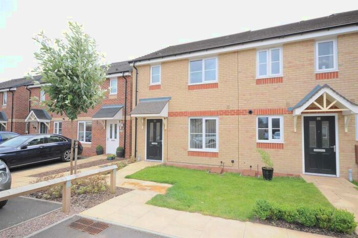 3 Bedroom Town House To Rent In Doney Place, Stone, ST15