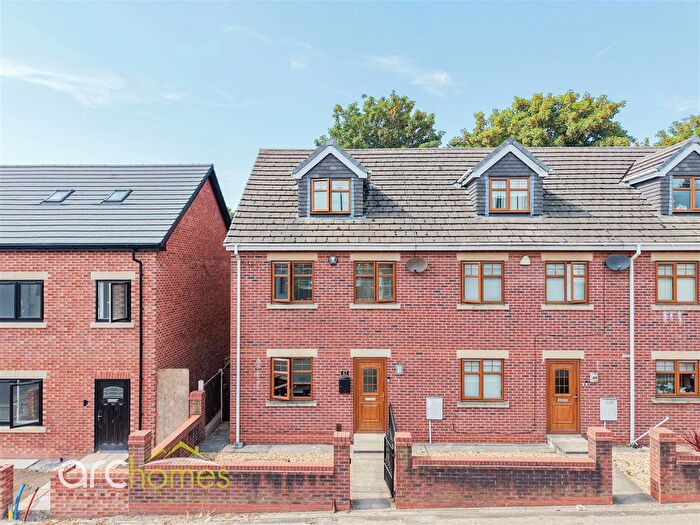 3 Bedroom Town House For Sale In Castle Hill Road, Hindley, Wigan, WN2