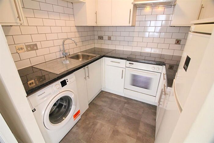 2 Bedroom Property To Rent In Warwick Road, West Drayton, UB7
