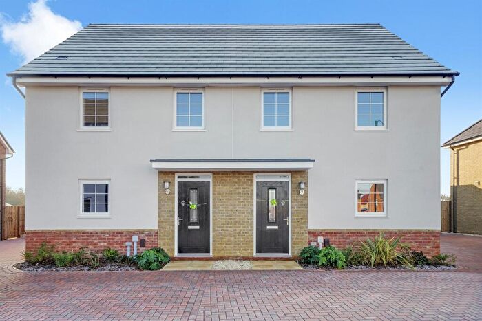 3 Bedroom Semi-Detached House To Rent In Bedroom Semi Detached House In Seagrove Close, Hampton Beach, PE7