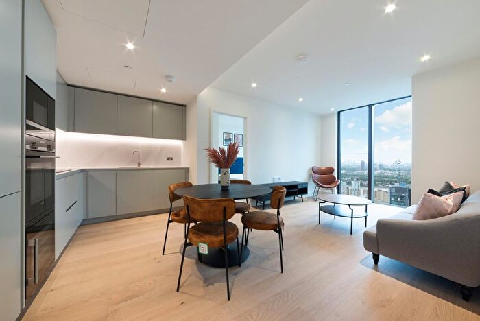 2 Bedroom Flat To Rent In Harcourt Tower, South Quay Plaza, Canary Wharf, E14