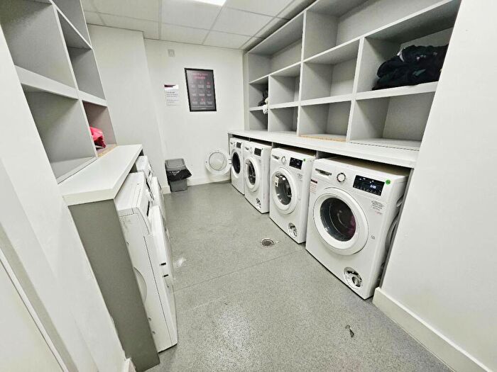 1 Bedroom Apartment For Sale In Westpoint Chester Road, Old Trafford, M16