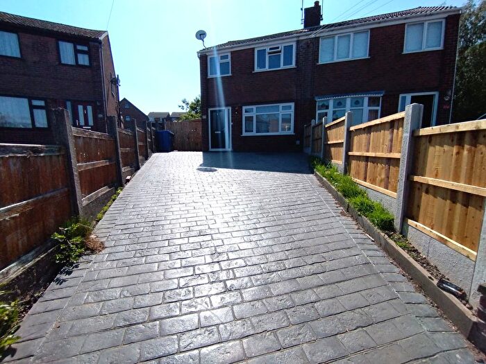 3 Bedroom Semi Detached House For Sale In Ian Road, Newchapel, Stoke-On-Trent, ST7