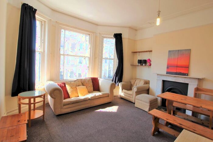 2 Bedroom Flat To Rent In Cambridge Road, BN3