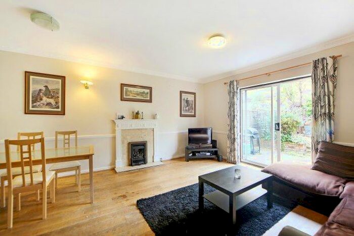4 Bedroom Town House To Rent In Wycliffe Road, Battersea SW11
