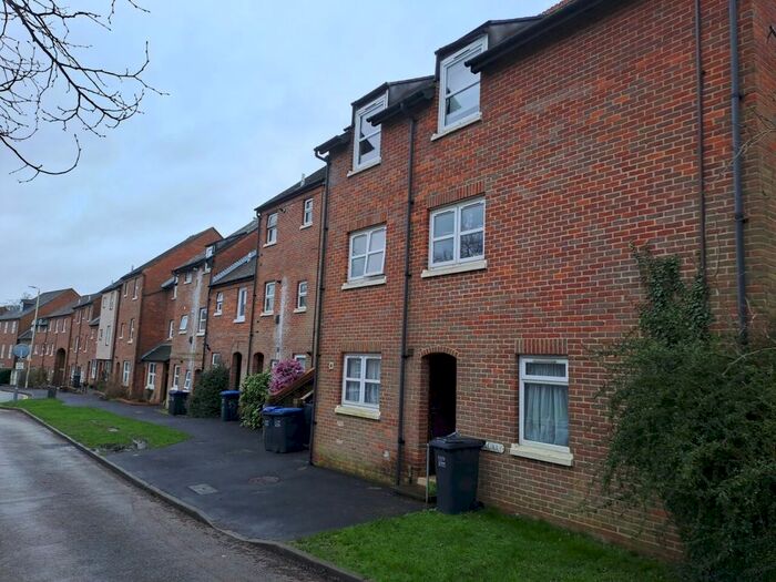 1 Bedroom Flat To Rent In The Broadway, Hatfield, Hertfordshire, AL9