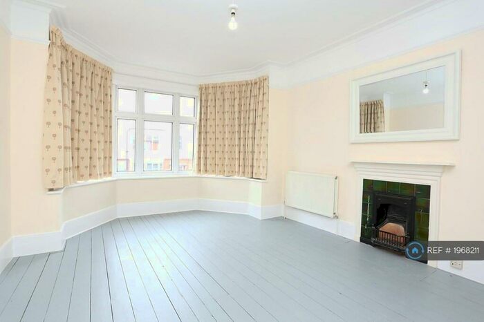 5 Bedroom Semi-Detached House To Rent In College Road, Bromley, BR1