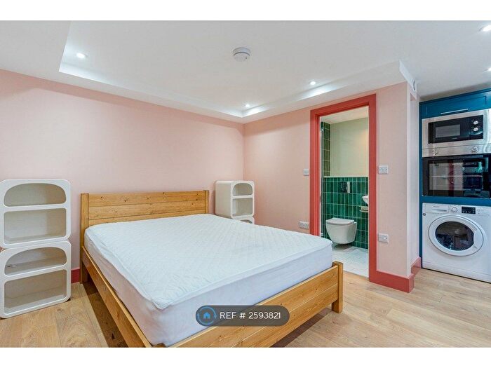 Studio To Rent In Saville Road, London, W4