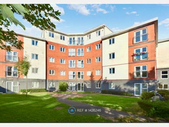 2 Bedroom Flat To Rent In Poppy Fields, Southampton, SO18