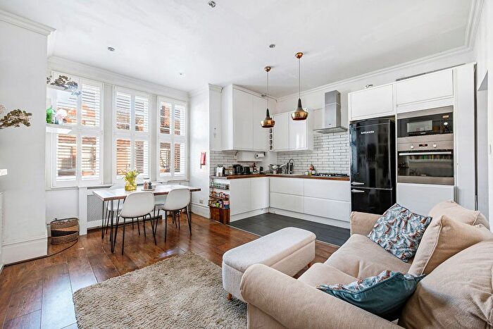 2 Bedroom Flat For Sale In Nemoure Road, London, W3