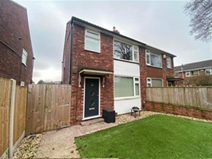 3 Bedroom Semi-Detached House For Sale In Hansby Close, Leeds, LS14